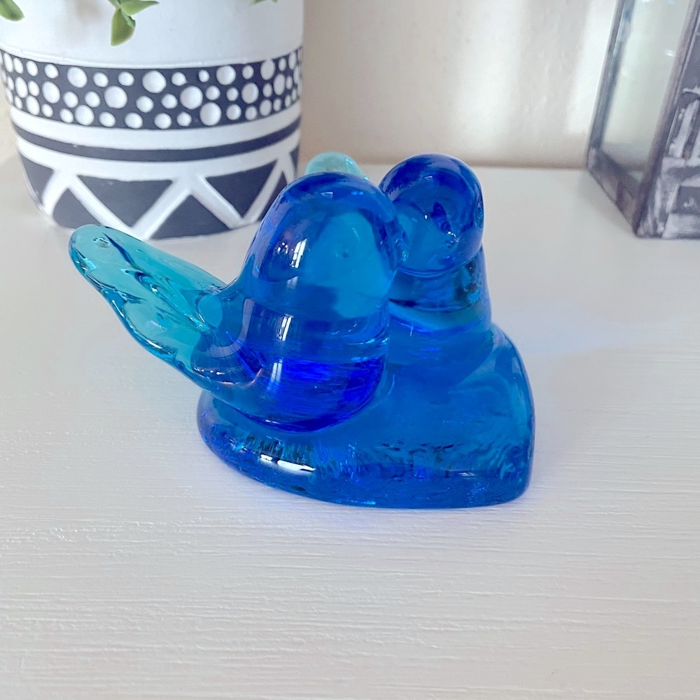 Vintage Signed Leo Ward 1993 Two Blue Birds of Happiness Glass Figurine on Heart